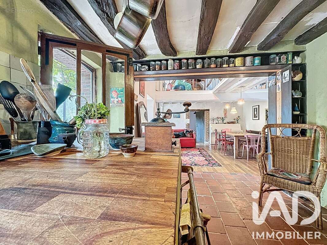 Maison 189 m² à Saint-Ange-Et-Torcay  - photo 6