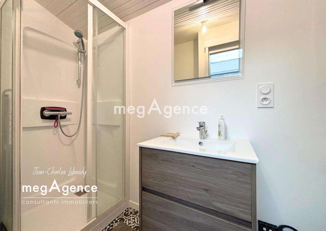 Appartement à DONVILLE-LES-BAINS