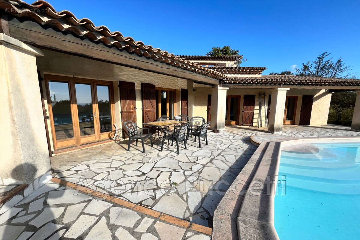 Maison à TOURRETTES-SUR-LOUP