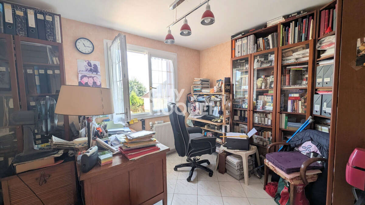MANTES LA VILLE, Maison familiale 8 pièces, 6 chambres - photo 8