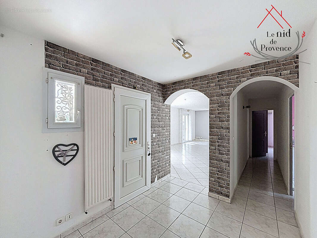 Maison à CAMARET-SUR-AIGUES