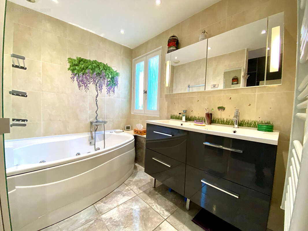 Maison à SARTROUVILLE