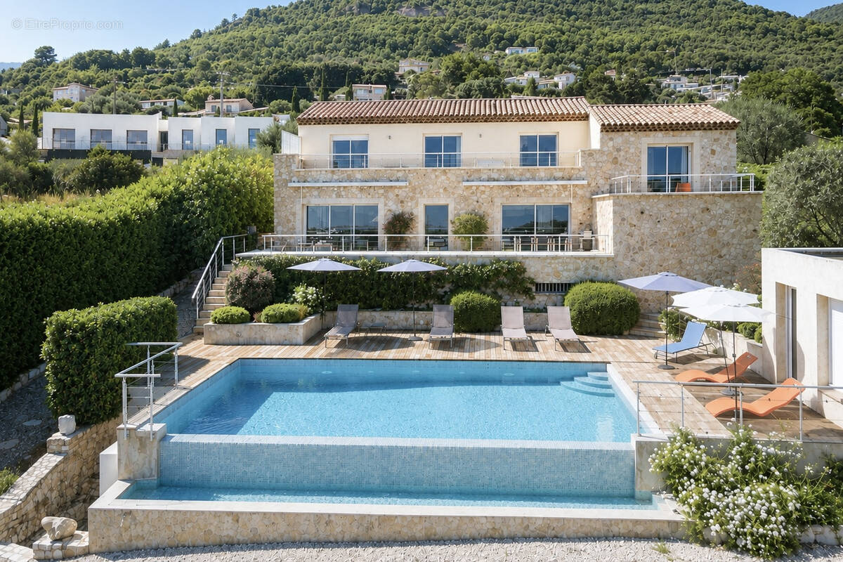 Maison à TOURRETTES-SUR-LOUP