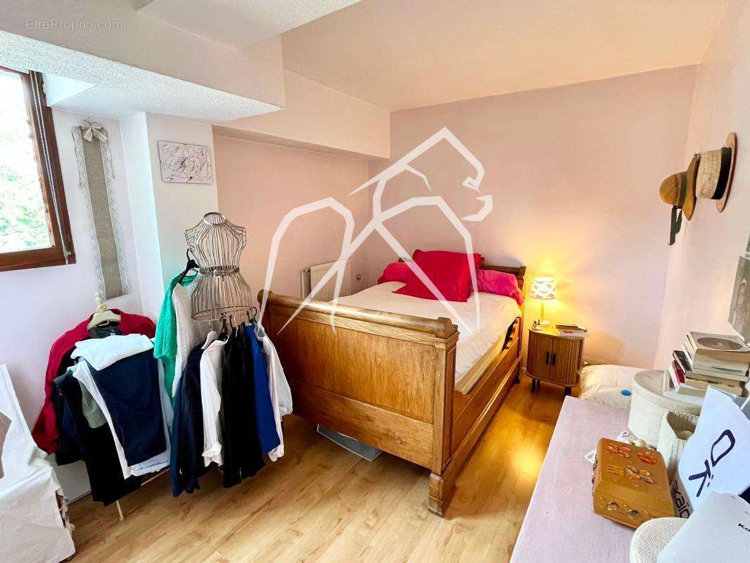 Appartement duplex  4 pièces  115 m²  En rez-de-jardin avec place de stationnement  Secteur Ernest Renan  76800 St Etienne du Ro - photo 9