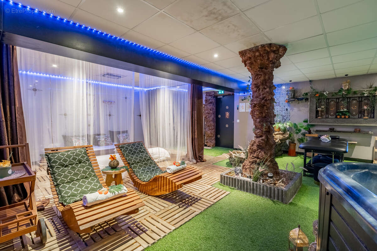 Commerce à CARRY-LE-ROUET