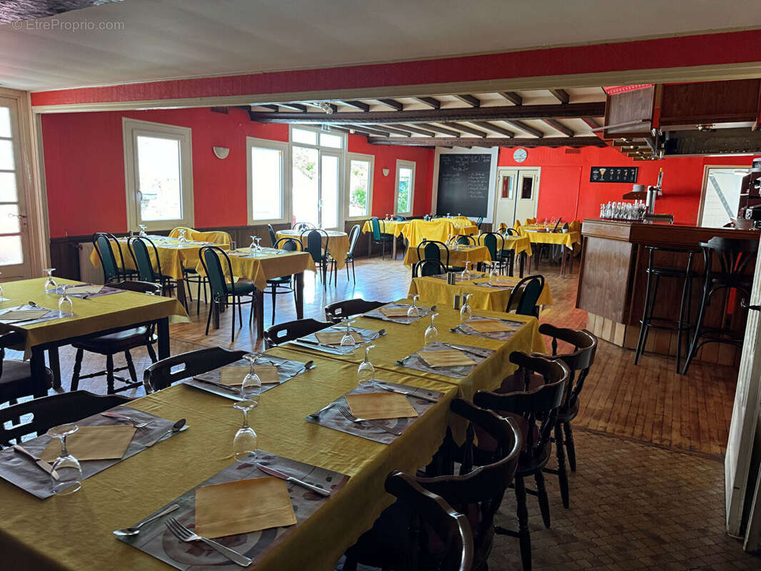 Commerce à VILLEDIEU-LES-POELES