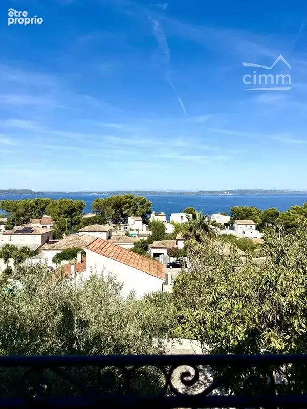 Maison 6 pièces - Vue panoramique sur l'étang de Berre - Plage à 4 min à pied - Vendue meublée - DPE B - photo 14