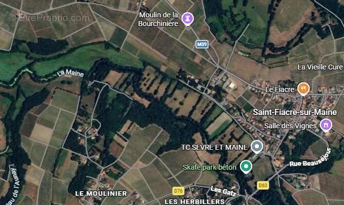 Terrain à SAINT-FIACRE-SUR-MAINE