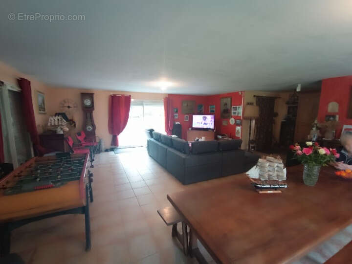 Maison à AZAT-LE-RIS