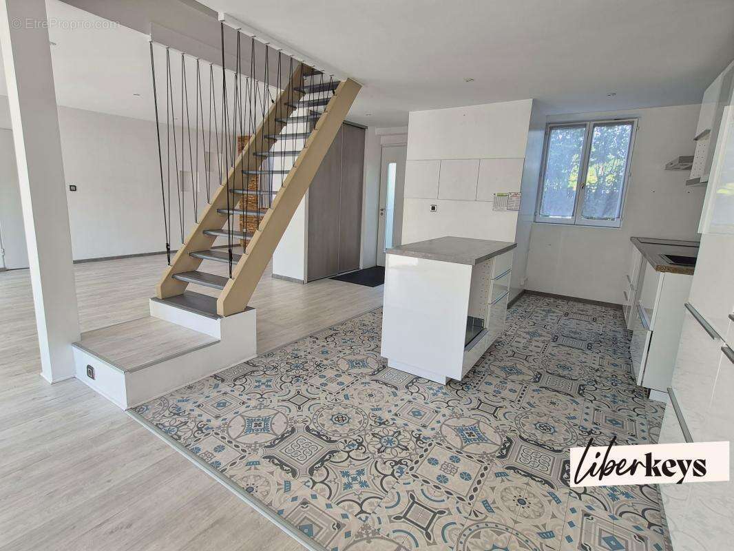 Butry-sur-Oise – Maison lumineuse et spacieuse avec belle pièce de vie - photo 4