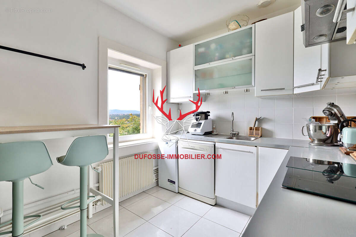 Appartement à SAINT-GENIS-LAVAL