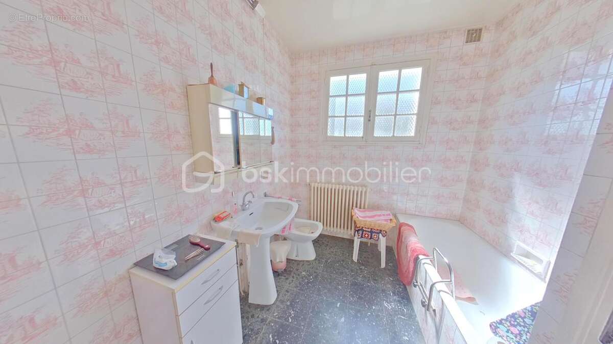 Maison à THORIGNY-SUR-OREUSE