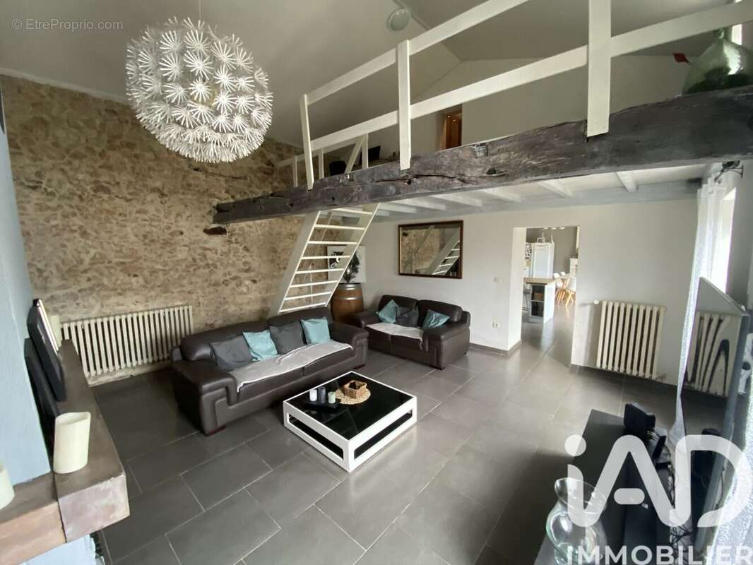 Maison 200 m² à Donnezac  - photo 8