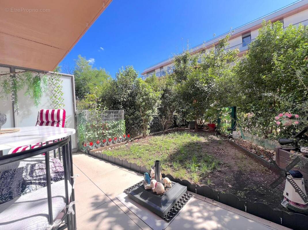   - Appartement à DECINES-CHARPIEU