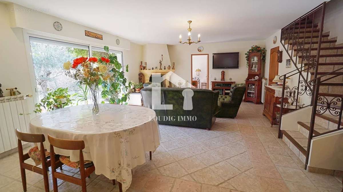 Maison à TOURRETTES-SUR-LOUP