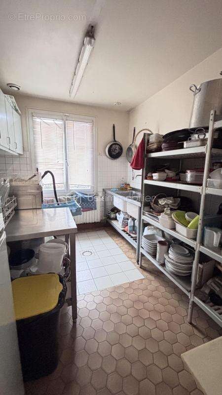 Commerce à SAINT-GEORGES-DE-NOISNE