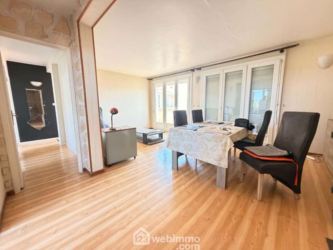 Une pièce de vie agréable comprenant ... - Appartement à LAON