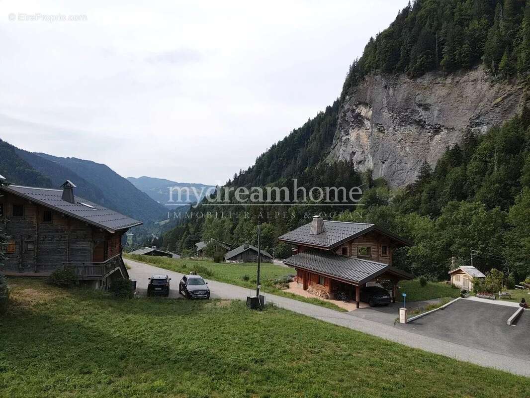 Terrain constructible de 1 221 m² avec vue panoramique sur les Aravis - La Giettaz (73590) - photo 4