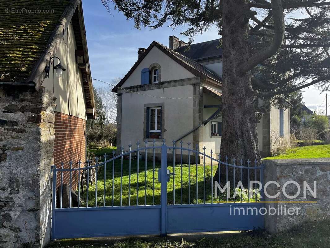 Maison à CHAMBON-SAINTE-CROIX