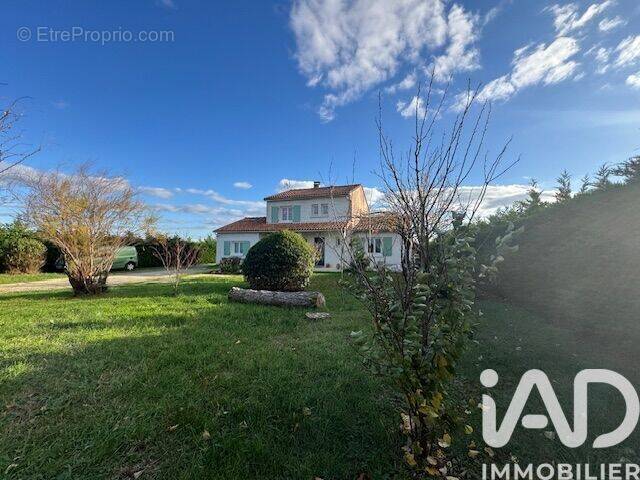 Photo 1 - Maison à COULGENS