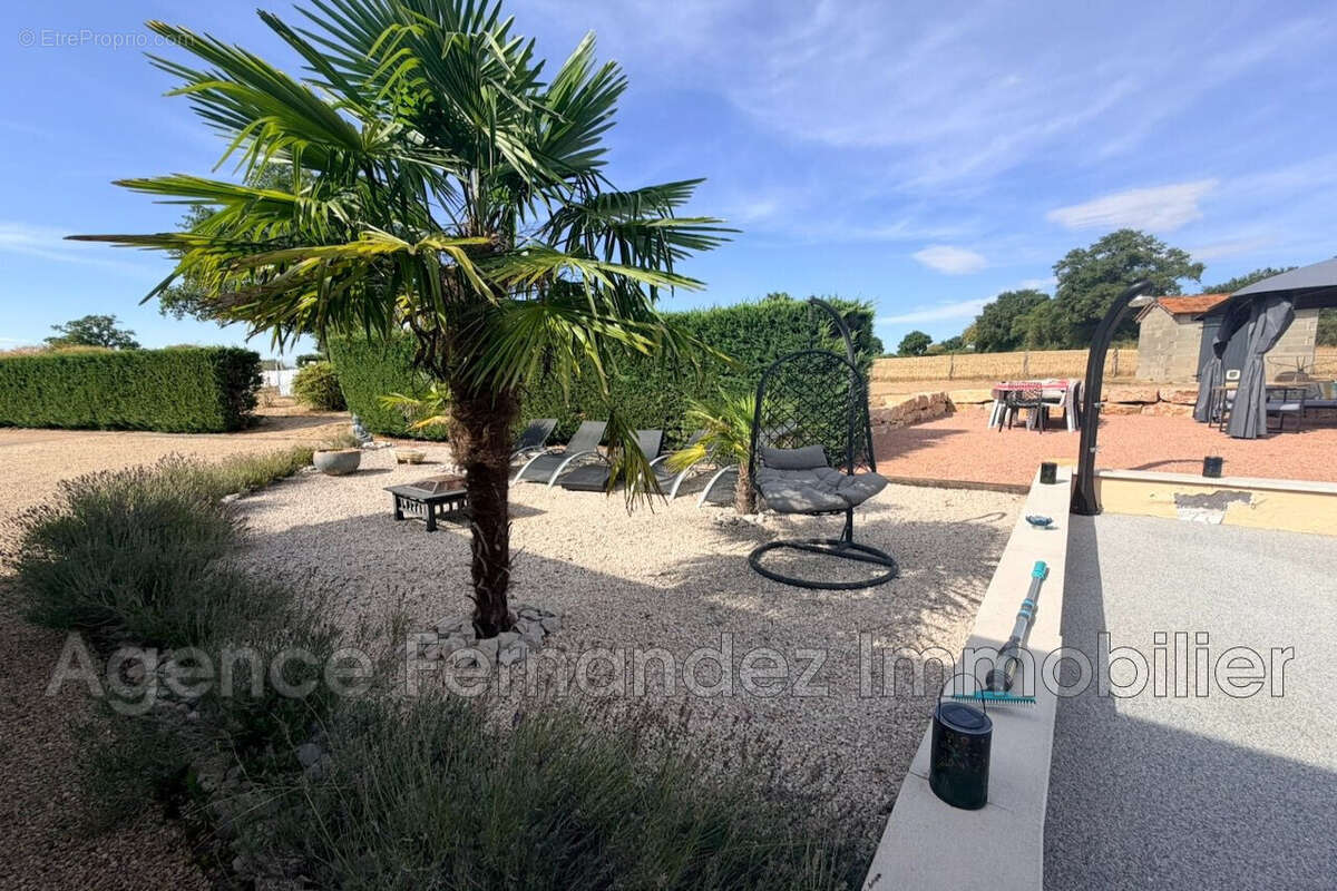 Maison 160 m² à Saint-Yan  - photo 6