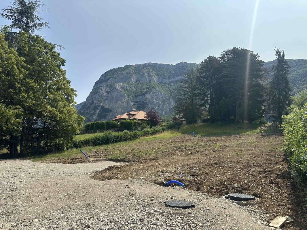 A 3' De La Frontiere Suisse / Terrain Constructible Viabilisé - photo 4