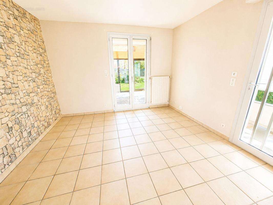 Maison de 82 m2 avec véranda chauffée de 17 m2 - jardin - garage aménageable - impasse  tres calme - photo 5