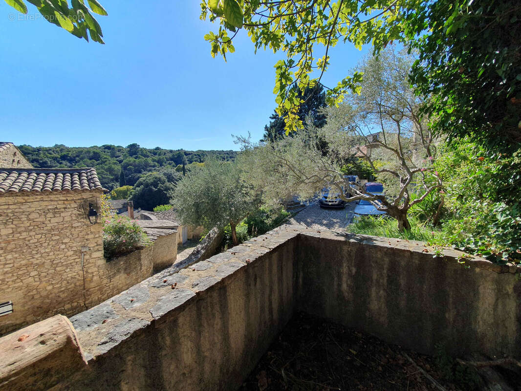 Maison à LA ROQUE-SUR-CEZE