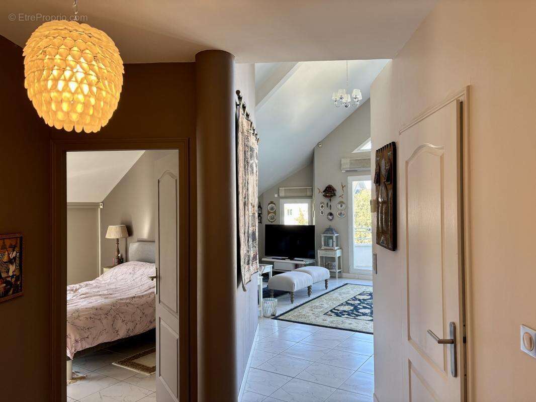 Appartement t4  135 m2 - divona park - cathédrale - photo 4