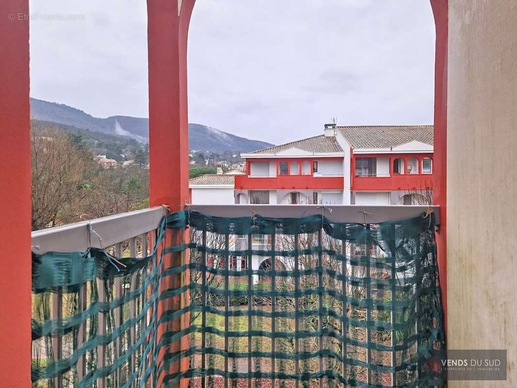 Appartement à LAMALOU-LES-BAINS