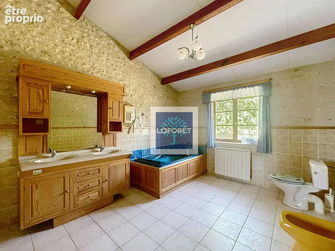 Maison de caractère , 4 chambre, dépendances avec jardin arboré - photo 5