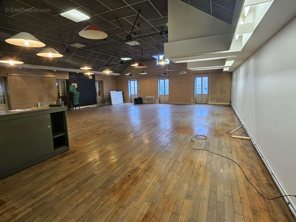 Commerce à MIREBEAU-SUR-BEZE