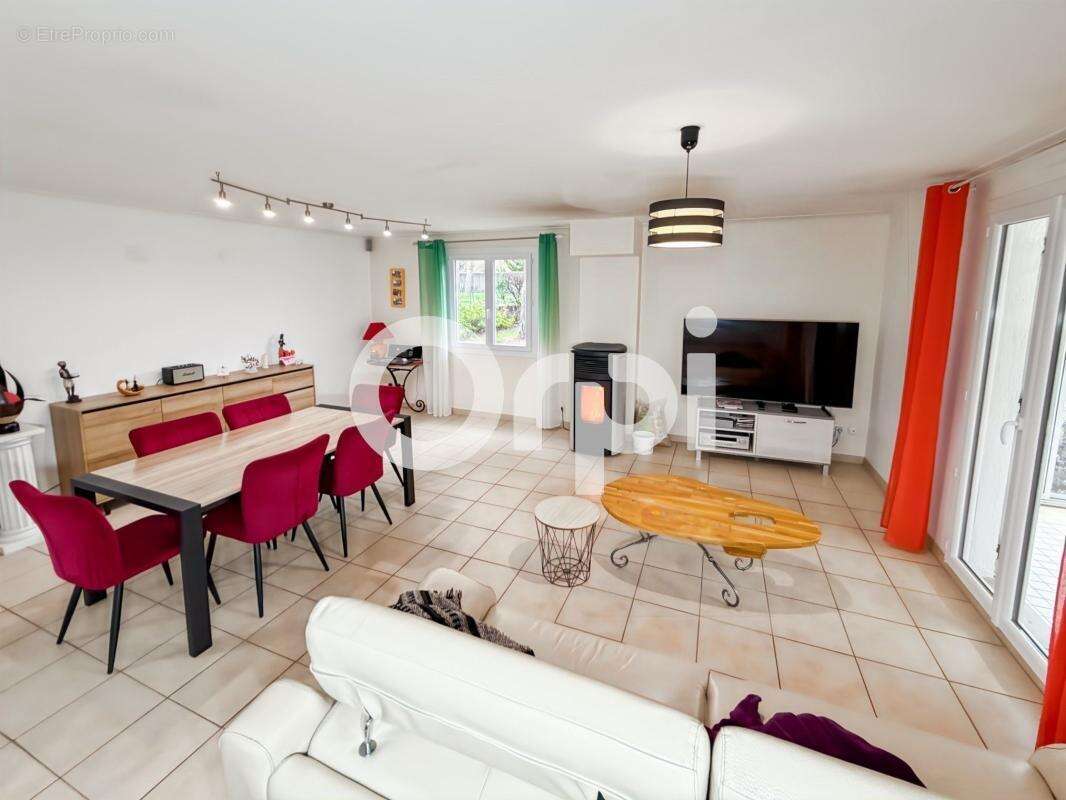 Maison à RUOMS
