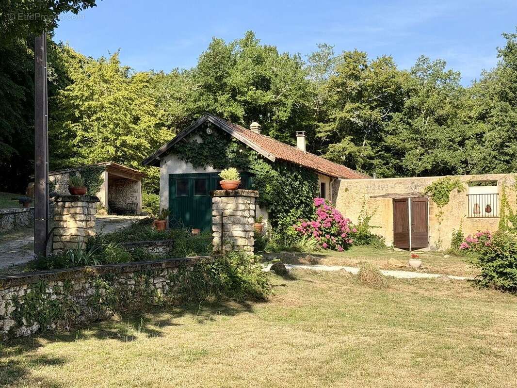 Propriété de caractère ade 20 hectares avec maison principale, maison d'amis, piscine, étang et cadre naturel - photo 14