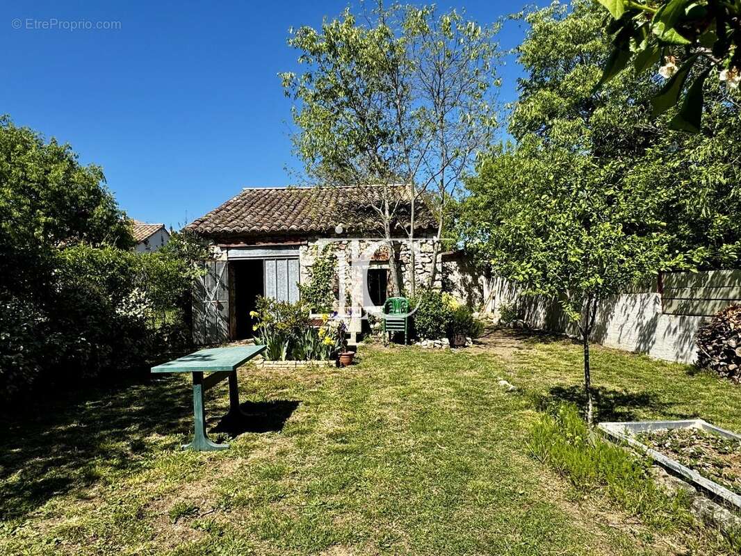 Maison à BERRIAS-ET-CASTELJAU