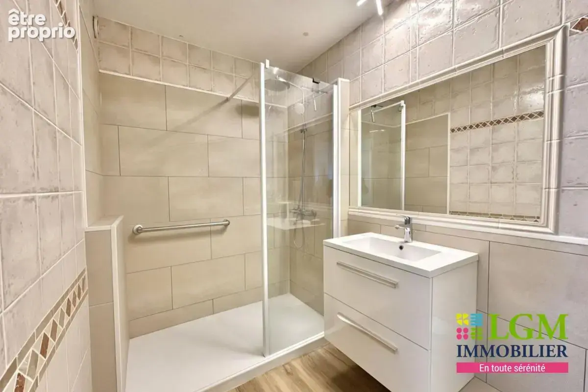 NÎMES - Appartement avec garage Quai de la Fontaine - photo 9