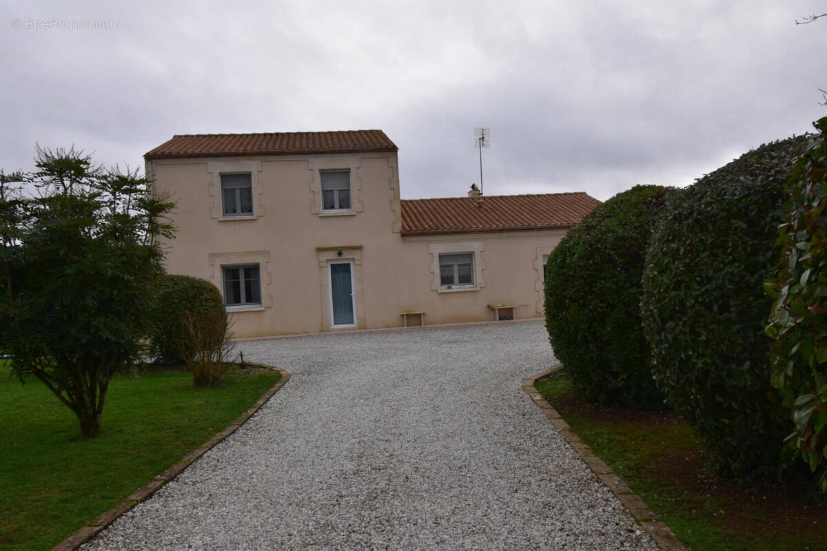 DSC_0007 - Maison à CHAMPNIERS