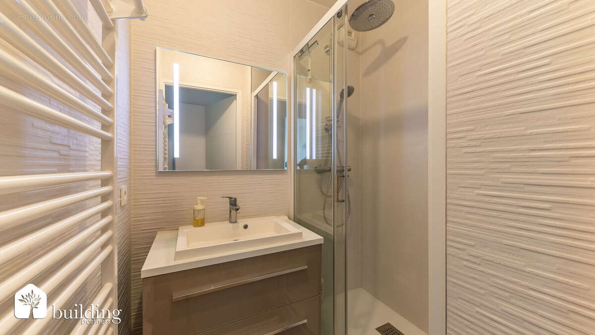 Appartement à COURBEVOIE