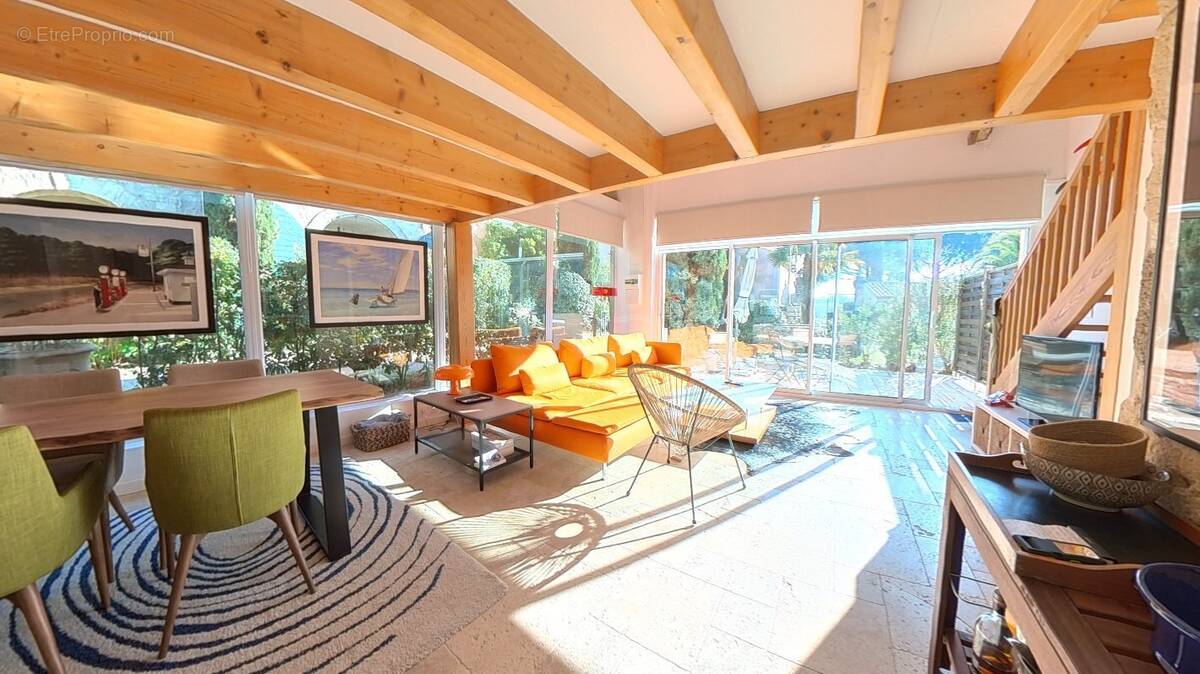 Appartement à ALIGNAN-DU-VENT