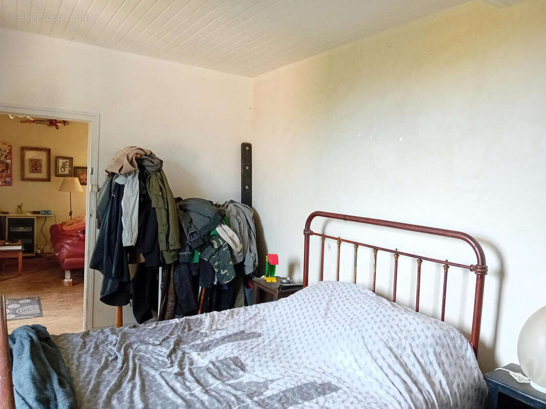 chambre du bas - Maison à BRETENOUX