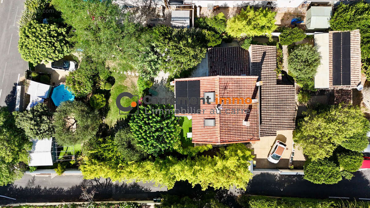 Maison à SAINT-CLEMENT-DE-RIVIERE