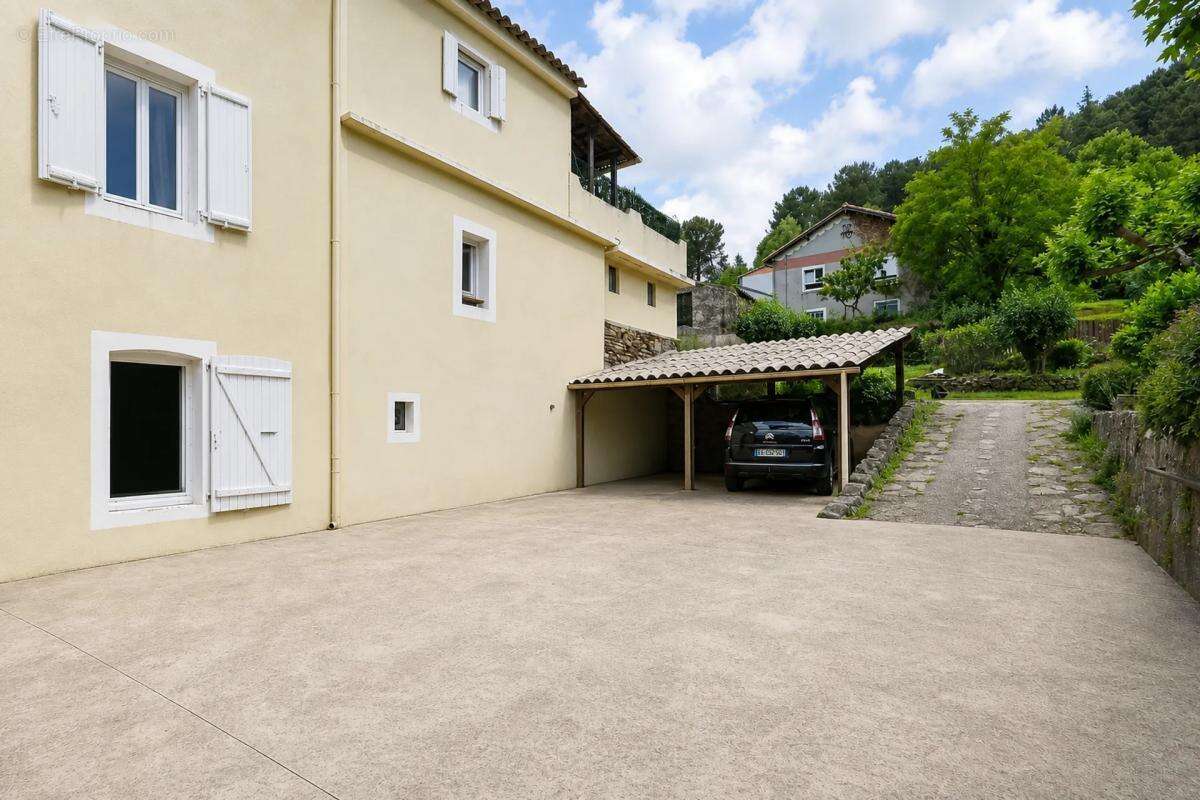 Maison de 7 pièces de 220 m² situé au Martinet - photo 13