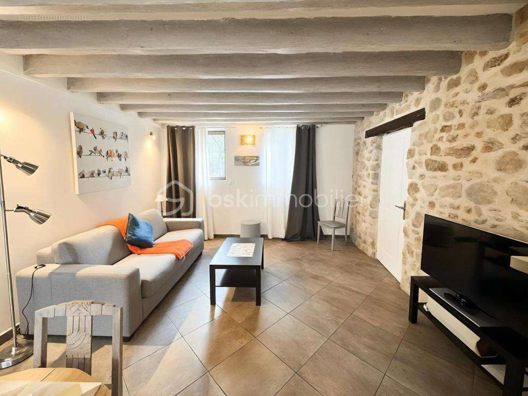 Commerce à FONTENAY-LES-BRIIS