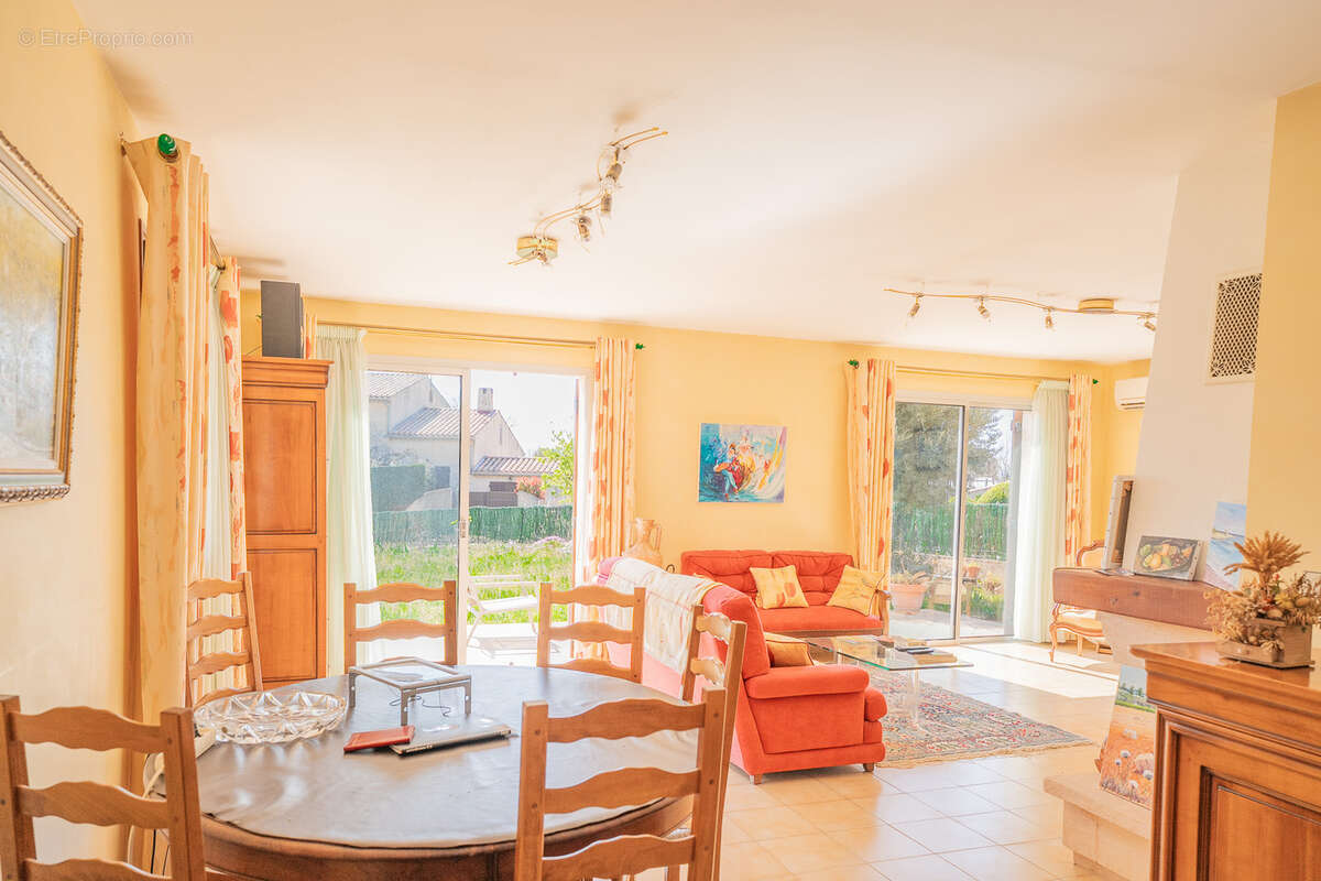 Maison à SAINT-CYR-SUR-MER