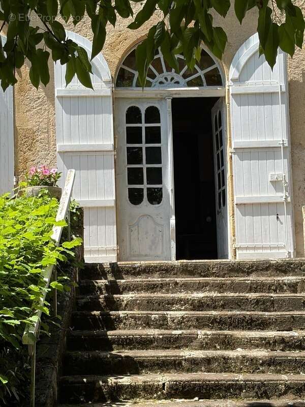 Gers(32), TRES BEAU CHATEAU DE FAMILLE 45HA avec dependances, un peu caché, en position dominante, une belle histoire - photo 46