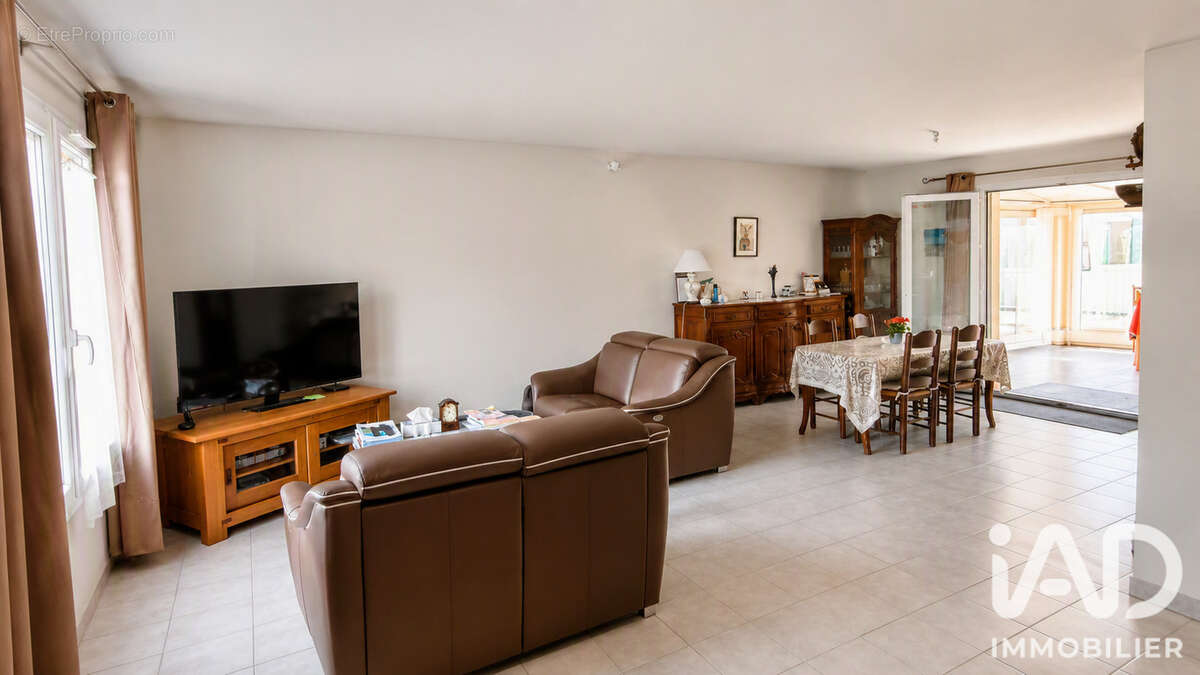 Maison 126 m² à Varennes-Les-Narcy  - photo 2