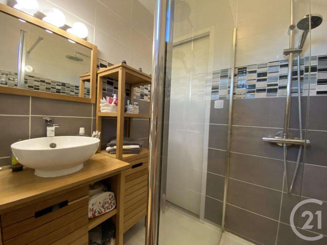 Maison à MOGNEVILLE