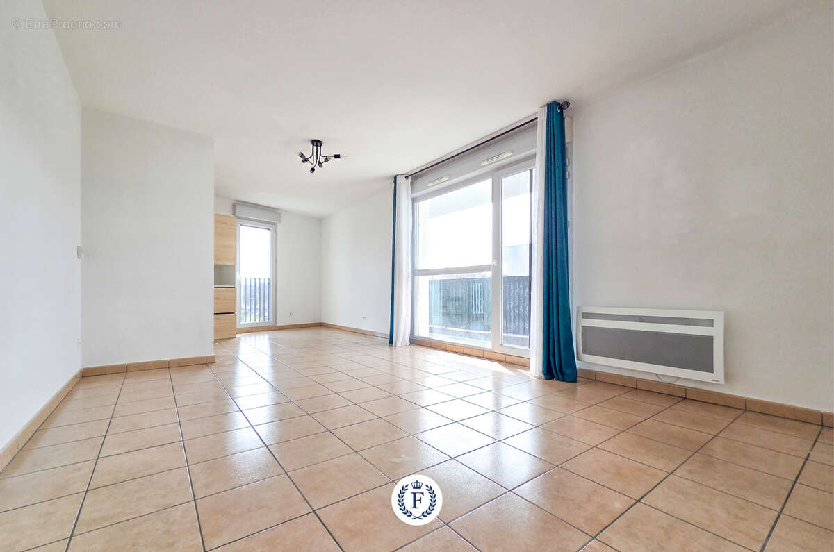 Appartement à MEYZIEU