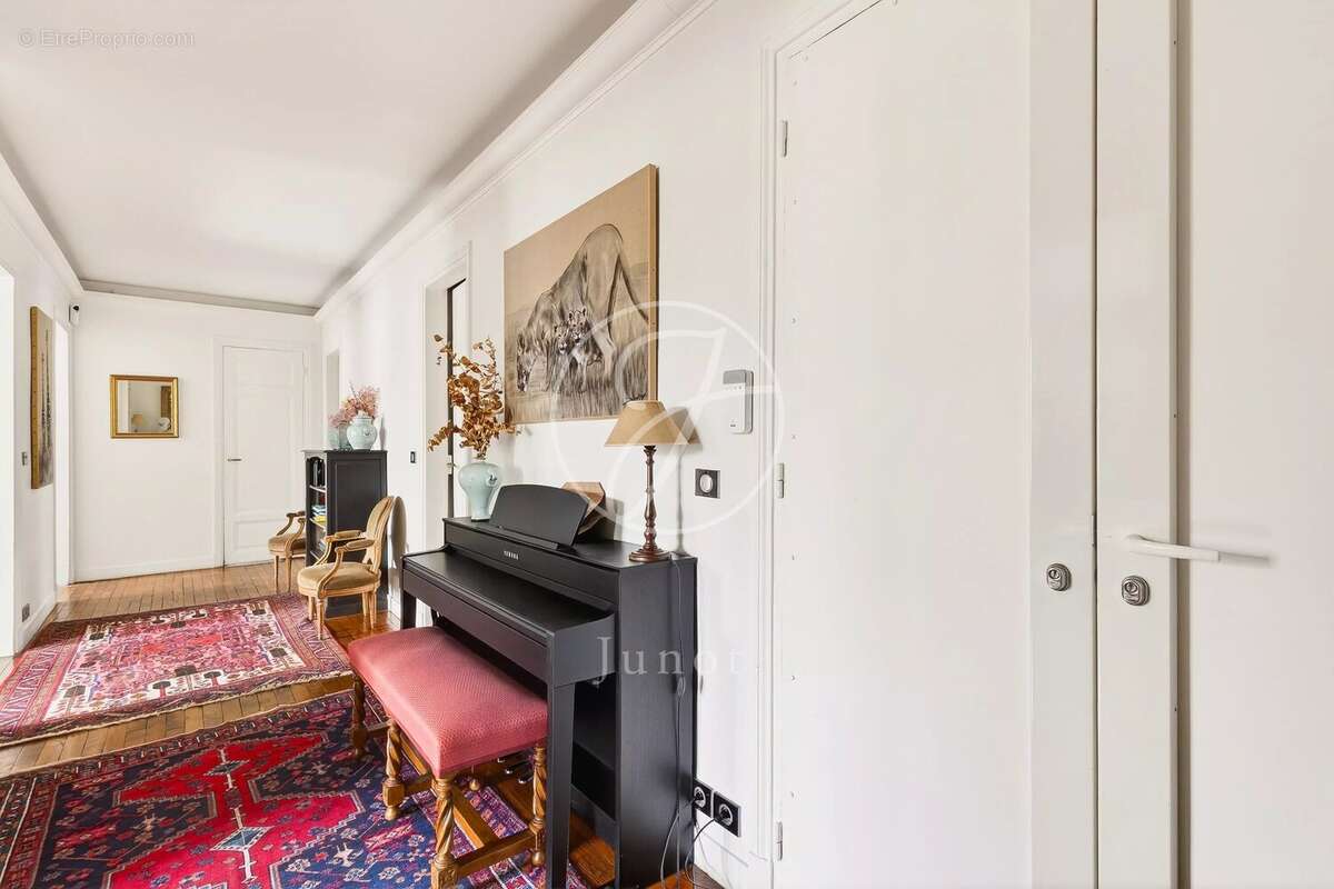 Appartement à PARIS-16E
