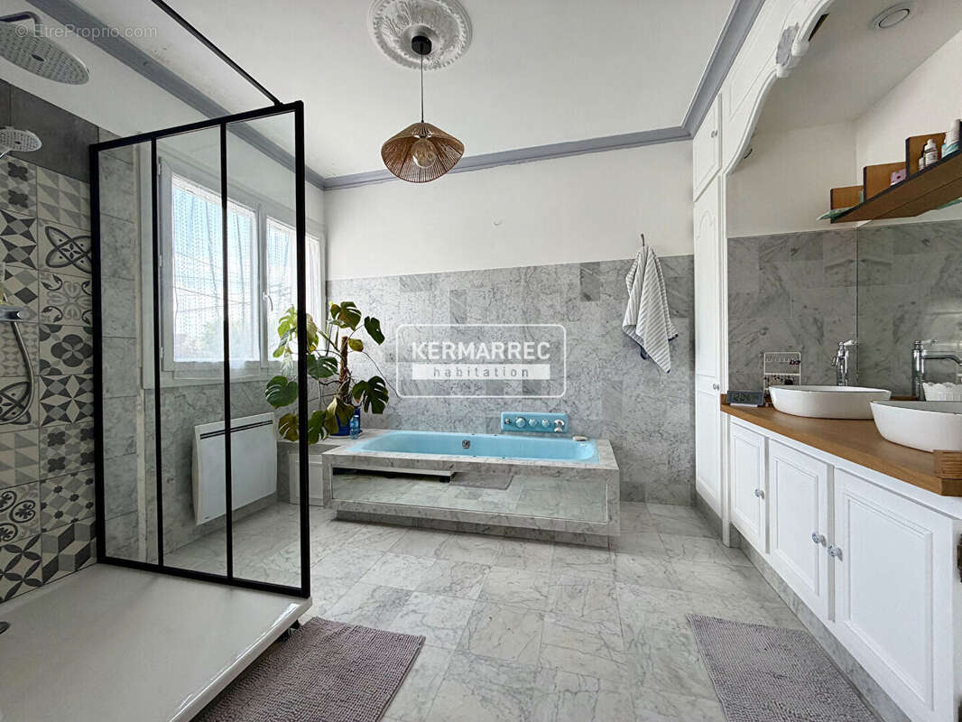 Villès Martin - Maison - 220m² - photo 9